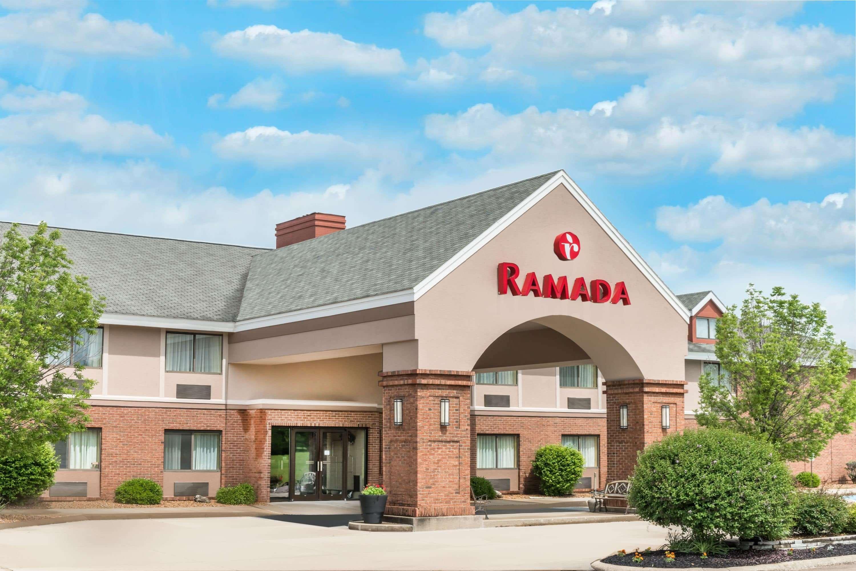 Ramada By Wyndham Vandalia Экстерьер фото